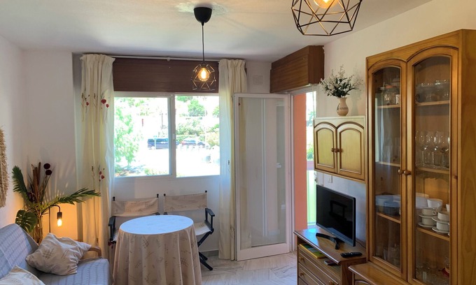 Almunecar Apartment | Cozy complete apartment with 3 swimming pools on the beachfront