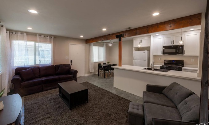 Davis Condo | Cozy Condo in Davis near Greenbelt & Park