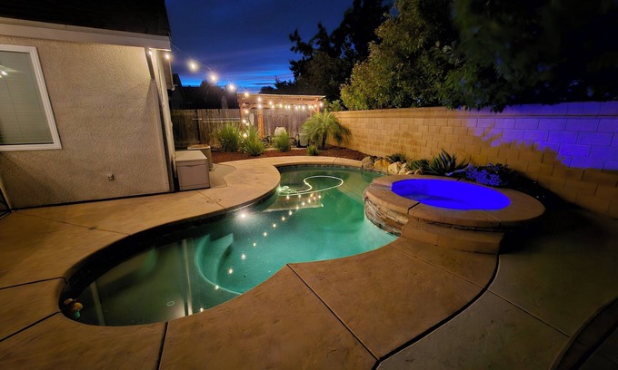 North Natomas House | Cozy & Convenient: A Clean Home Away from Home with Pool & Heated Spa