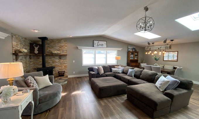 Brice Prairie House | Cozy Corner Cottages-3 Bedroom House Rental