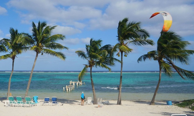 East End Apartment | Cozy Corner - Economical Accomodations Right on the Beach