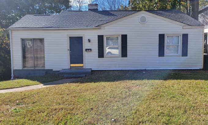 Villa Heights Cottage | Cozy cottage in the perfect location!