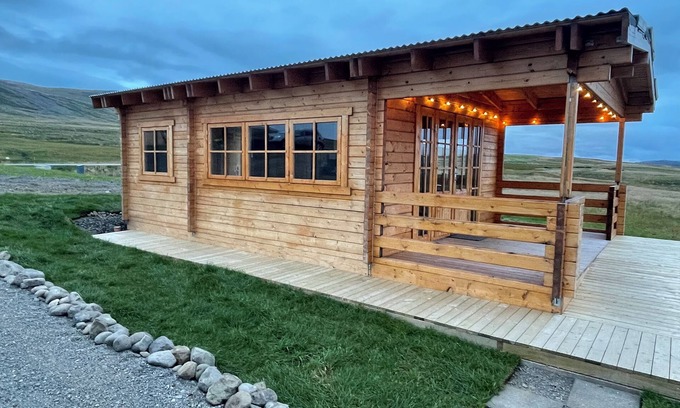 Hvammstangi Cottage | Cozy Cottage on Hillside with Breathtaking Mountain Views, 3 mins from Route 1
