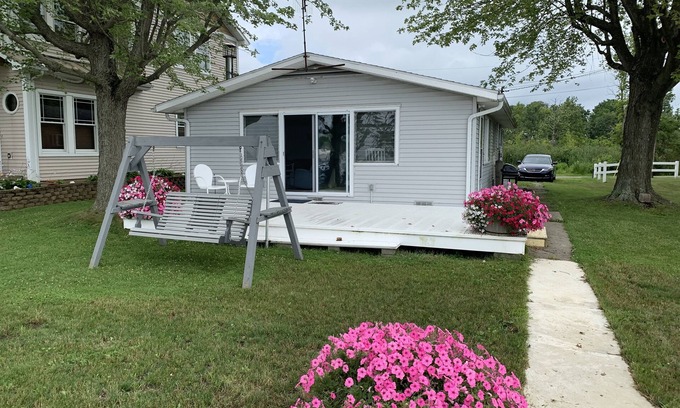 Wolcottville Cottage | Cozy Cottage on Oliver Lake