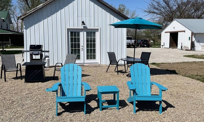 Dola Cottage | Cozy Cottage on The Farm-No Cleaning Fee!