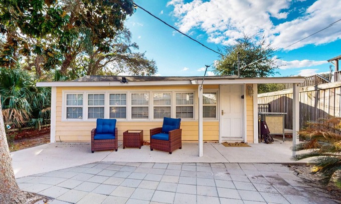 Crescent Beach Cottage | Cozy cottage with W/D, dog friendly & close to beach - Shared Outdoor