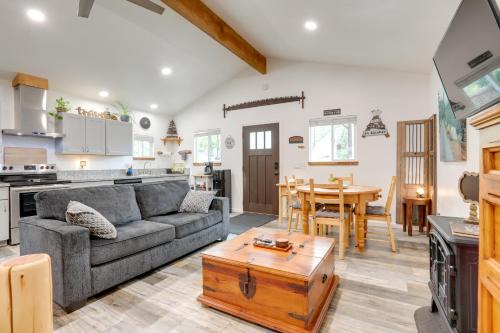 Placerville Apartment | Cozy Cottage with Park Pass, 1 Mi to Jenkinson Lake!