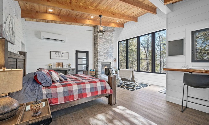 Treloar Cabin | Cozy custom-built Cabin - Lakeside