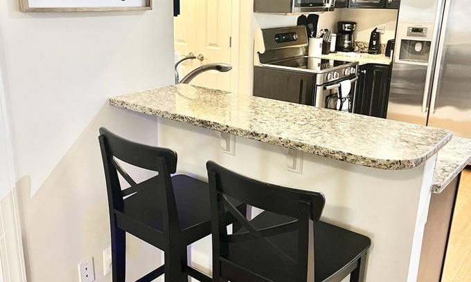 Annapolis Apartment | COZY DOWNTOWN APARTMENT-Naval Academy Vicinity