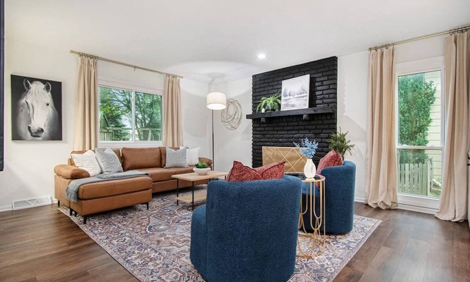 Millard House | Cozy & Elegant Gem, Fenced Yard, BBQ & Games!