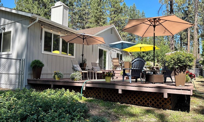 Plumas Eureka Estates House | Cozy Evergreen Cabin, walking distance from Plumas Pines golf course