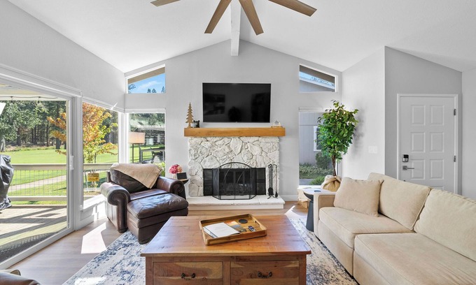 Plumas Eureka Estates House | Cozy Fairway Escape - Views, Fast WiFi, EV Ready