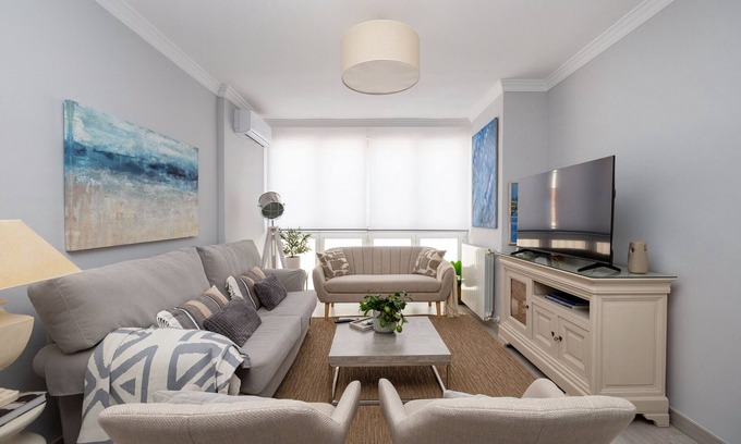 Figares Apartment | Cozy Familiar Retreat in the Centre of Granada