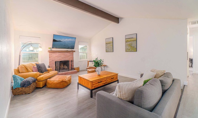 Sparks House | Cozy Family Haven in Sparks - Pet Friendly - Fenced Yard