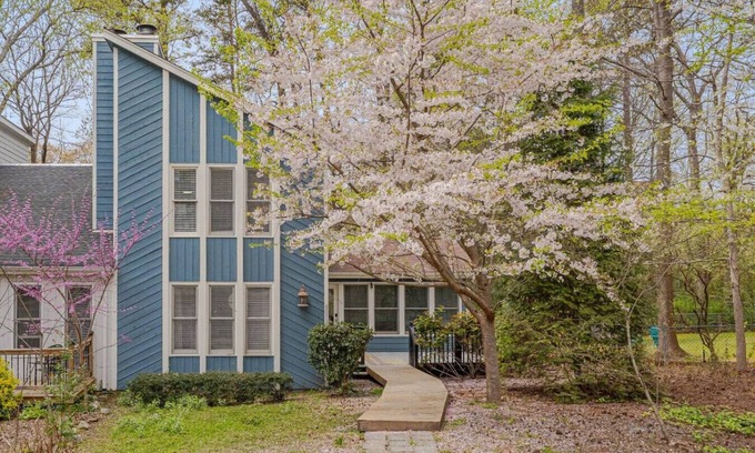 North Raleigh House | Cozy Fully-Renovated 2 BRM 2 Bath Near North Hills