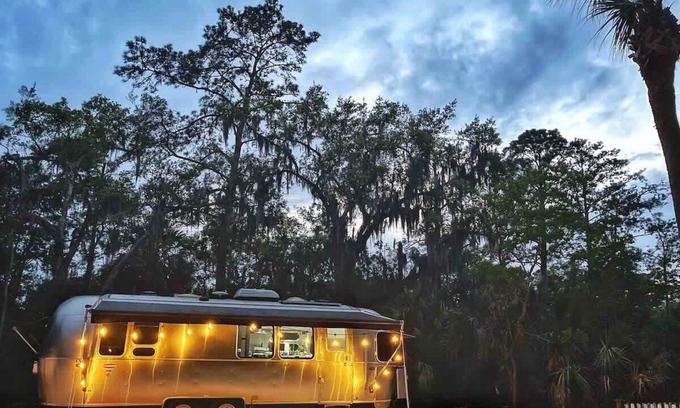 Whitemarsh Island House | Cozy & Fun Airstream Camper Near Downtown & Beach