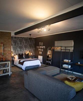 Queenswood Apartment | Cozy Garden Cottage with Solar Power