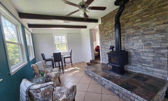 Madison House | Cozy Getaway- 20 min to Downtown Nashville