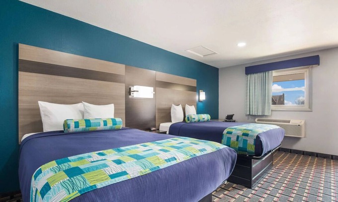 Salem Hotel | Cozy Group Lodging! 2 Rooms, Parking, Pet-Friendly, Close to Local Attractions!