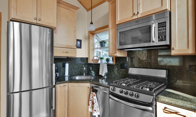 Nob Hill Cottage | Cozy Guesthouse in the Heart of Prescott!