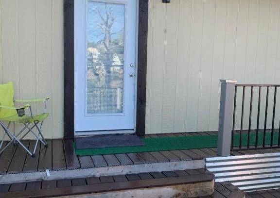 Diamond Valley House | Cozy Guesthouse with view from large deck