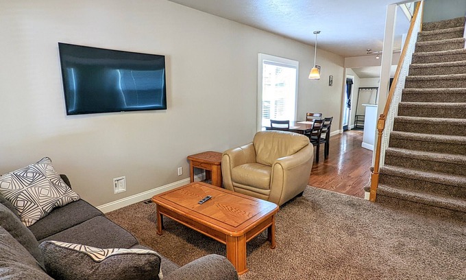 Benson House | Cozy hideaway in the HEART of Benson I Mins from DT