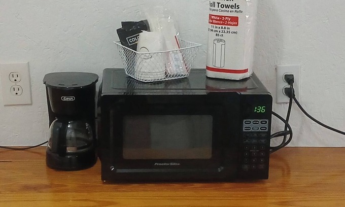 Mayo Hotel | Cozy Hill Top Room 15 with WiFi, AC in lovely Mayo