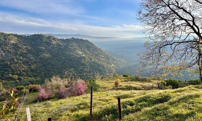 Miramonte House | Cozy hilltop retreat with stunning 360 degree mountain views!