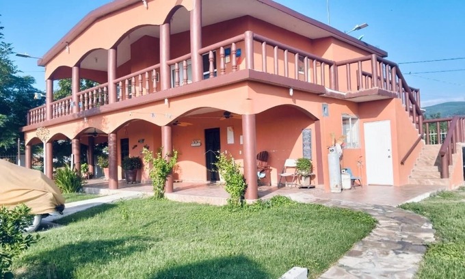 Sabinas Hidalgo House | Cozy Hispanic Guest House "Casa Las Margaritas"