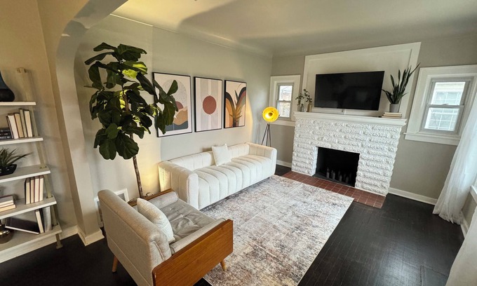 Flint House | Cozy Home in College Cultural