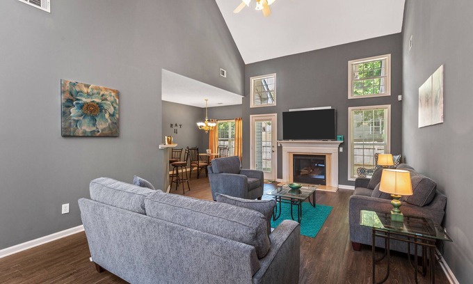 Riverdale House | Cozy Home mins from Atlanta Airport and Downtown