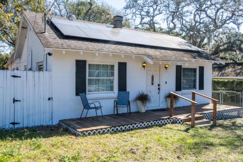 Sulphur Springs House | Cozy Home near Busch Gardens Adventure Island and USF