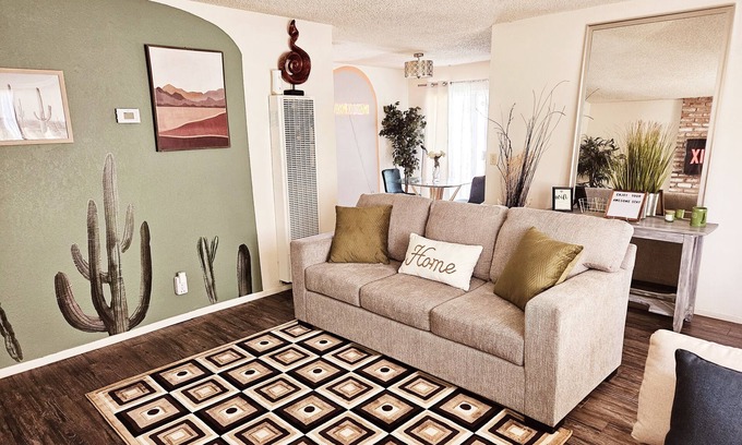 Twentynine Palms House | Cozy Home retreat Near Joshua Tree! OUTDOOR MOVIE FUN, HOT TUB, WIFI, A/C