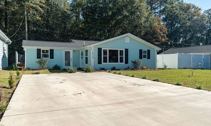 West Columbia House | Cozy home with firepit-minutes from downtown and the University of SC!