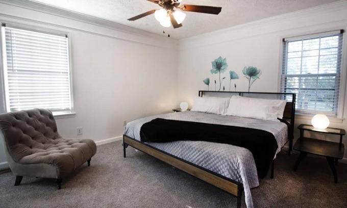 Austell House | Cozy Home with Pool Near Atlanta, Six Flags, Truist Park and Airportn