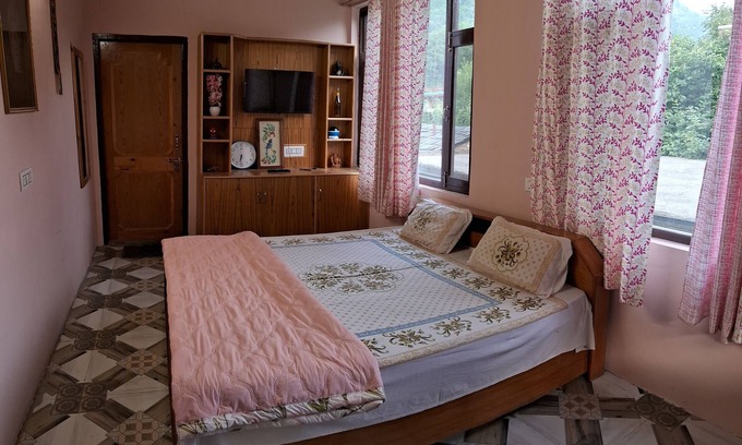 Mohal House | Cozy Homestay with kitchen in the valley of Himalayas and beside river Beas.