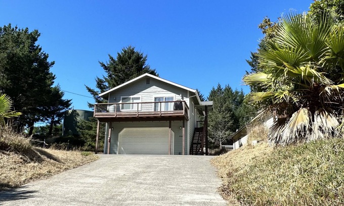Shelter Cove House | Cozy House in Shelter Cove