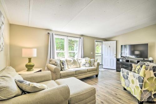 Olivia House | Cozy House with Huge Yard about 16 Mi to Fort Bragg