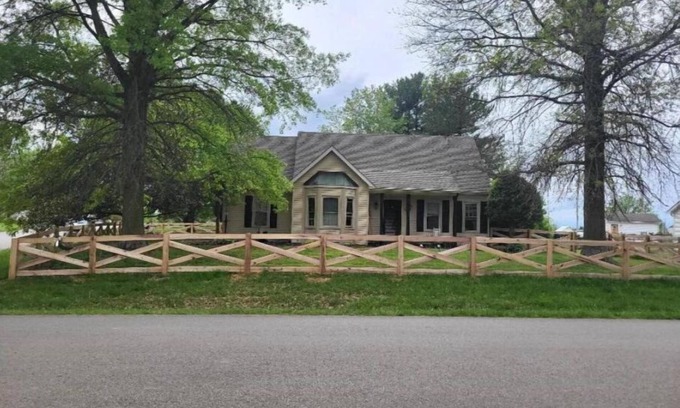 Drake Apartment | Cozy in the Countryn