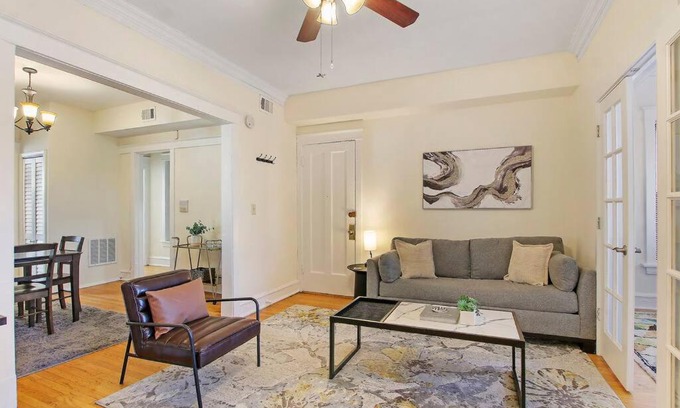 East Albany Park Apartment | Cozy & Inviting 2BR Apartment - Sunnyside 3F