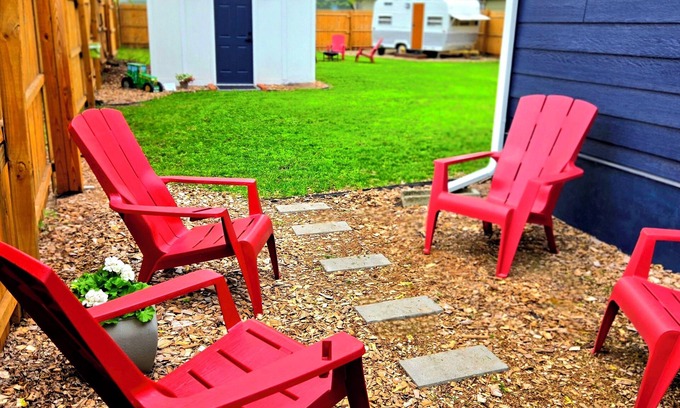 Des Moines House | Cozy Iowa Fairgrounds Bungalow. Vintage Camper. Game Shed. Large Fenced Yard!