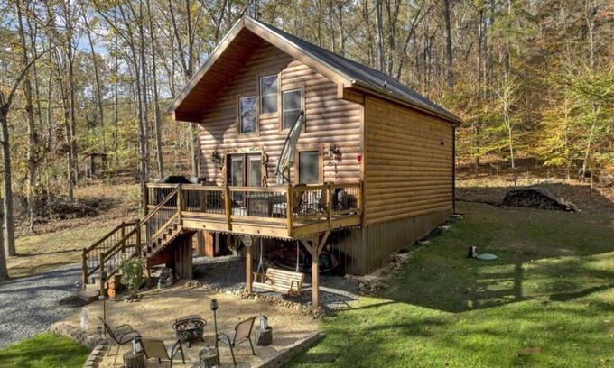 Dandridge Cabin | Cozy LAKE cabin. Near Douglas Lake in East TN! Sleeps 5! Hot Tub. Fireplace.