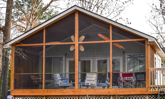 Chapin House | Cozy Lake Murray Gem, 2 bedroom house in charming Chapin with WiFi and AC