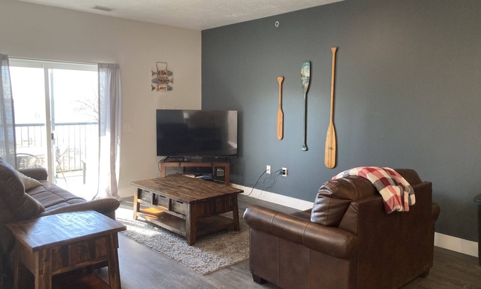 Storm Lake Condo | Cozy Lake View Condo