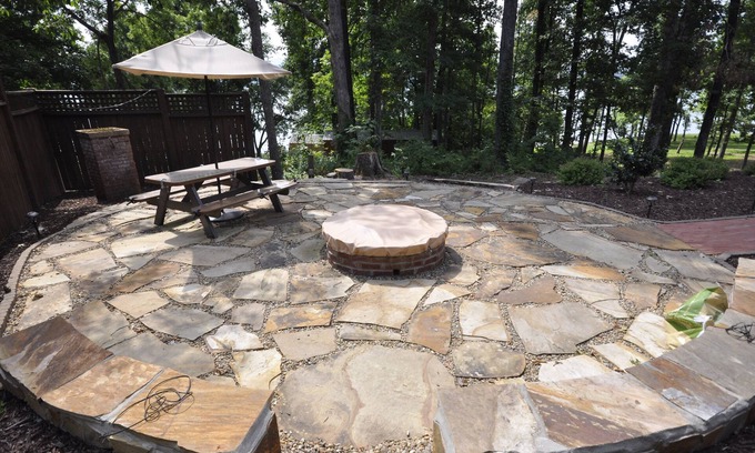 Hayesville Cabin | Cozy Lakefront 2-bedroom cabin on Lake Chatuge in Hayesville Bonus sleeping area