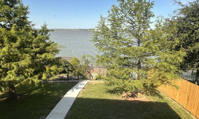 Grand Prairie House | Cozy Lakefront Home with Private Dock, Grill, & Stunning Views– Near AT&T