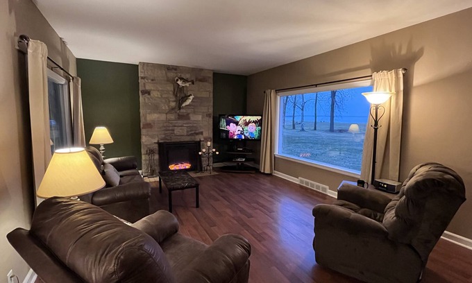 Green Bay House | Cozy, lakefront home in Green bay, WI.