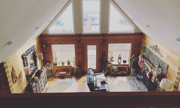 Council Cabin | Cozy lakefront log cabin retreat with pier and kayaks