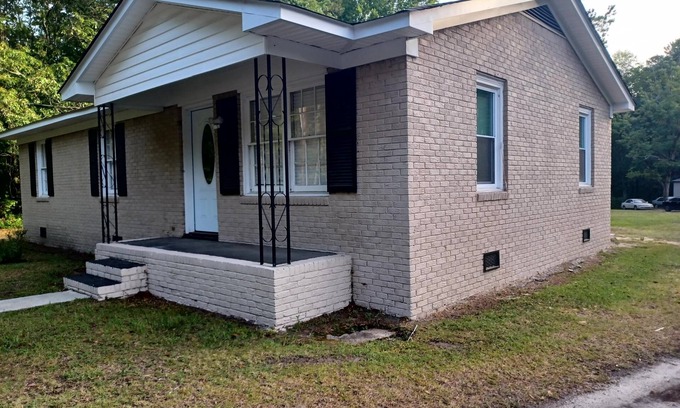 Moncks Corner House | Cozy Little Nook, located 5 minutes from Moncks Corner.