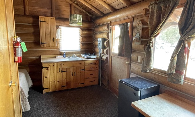 Helena House | Cozy Log Cabin #2 on Beautiful Canyon Ferry Lake